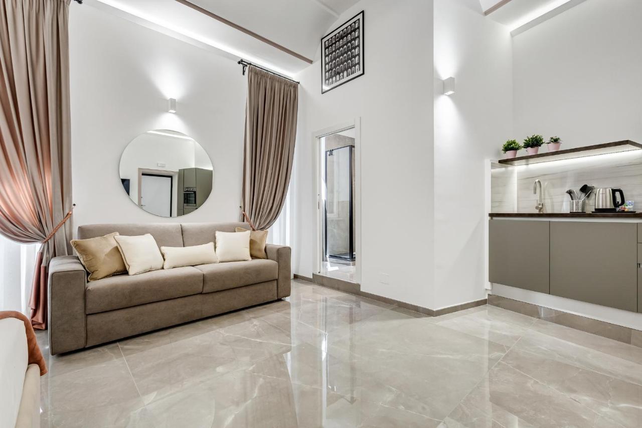 Unoseitre - Luxury * Rome