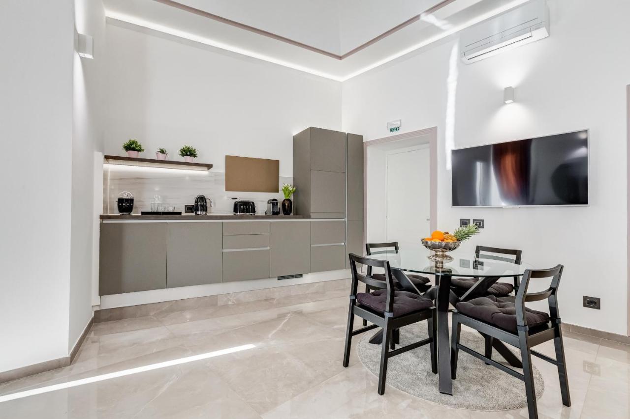 Unoseitre - Luxury * Rome